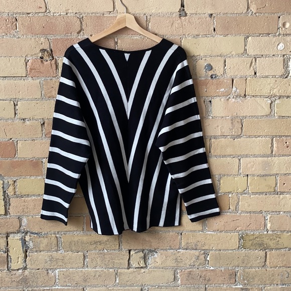 Deep V striped sweater - Picture 2 of 4